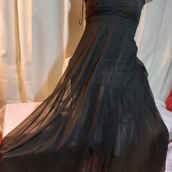 Nikibiki maxi dress 👗 sz medium - Picture 9 of 16